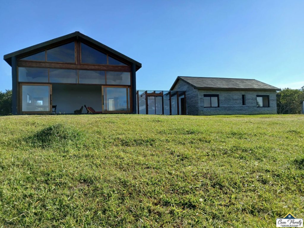 Casa a venda com 4 Suítes em Cunha
