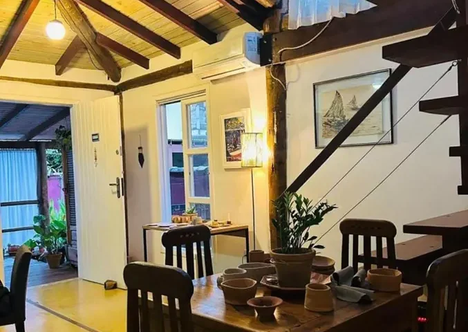 Casa em condomínio no bairro Caborê a venda em Paraty ideal para quem busca conforto e tranquilidade em uma localização privilegiada.